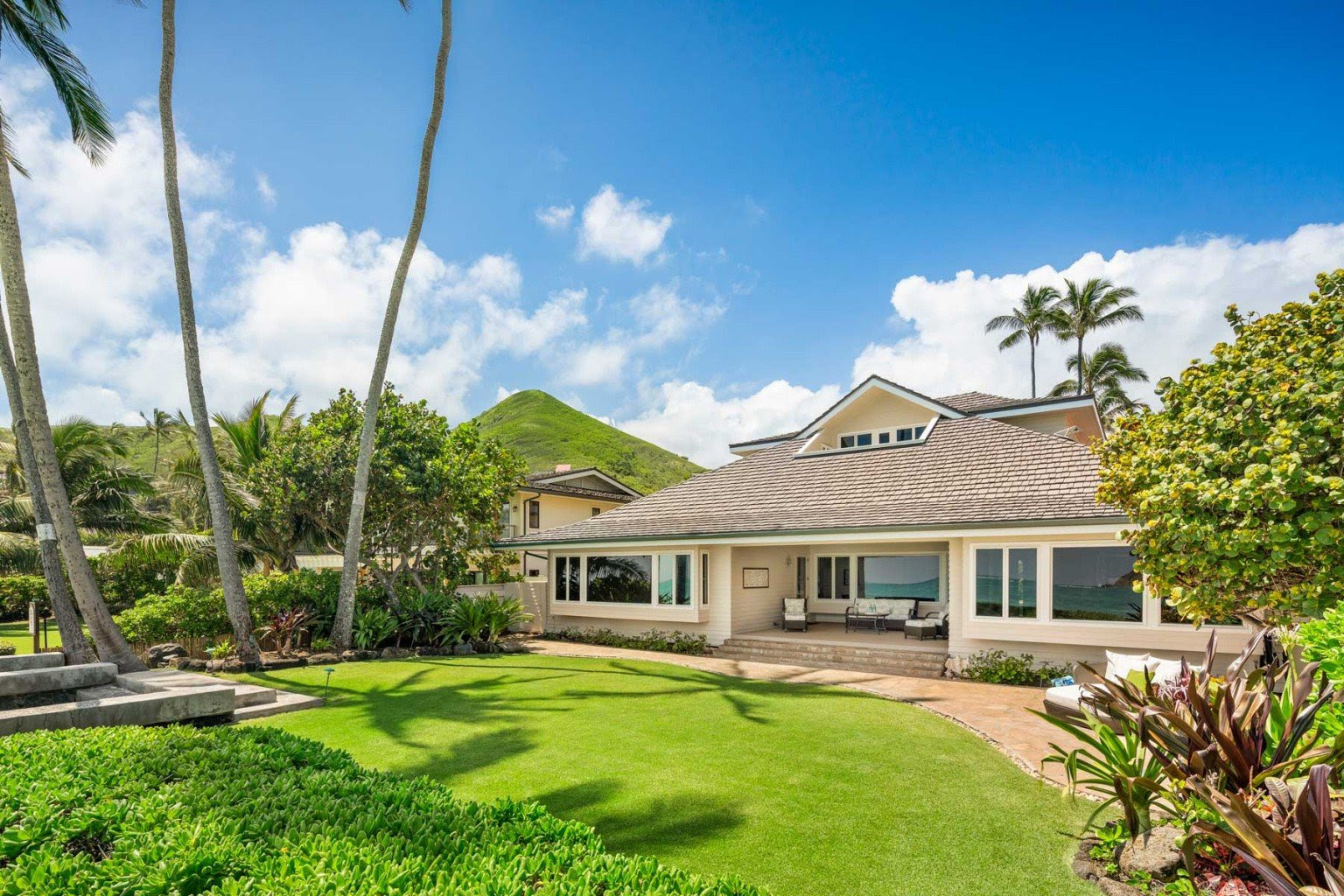The sale of this oceanfront home in Lanikai closed on Jan. 31 for $10.89 million. | Photo: Coldwell Banker Realty and Island Luxury Photography.