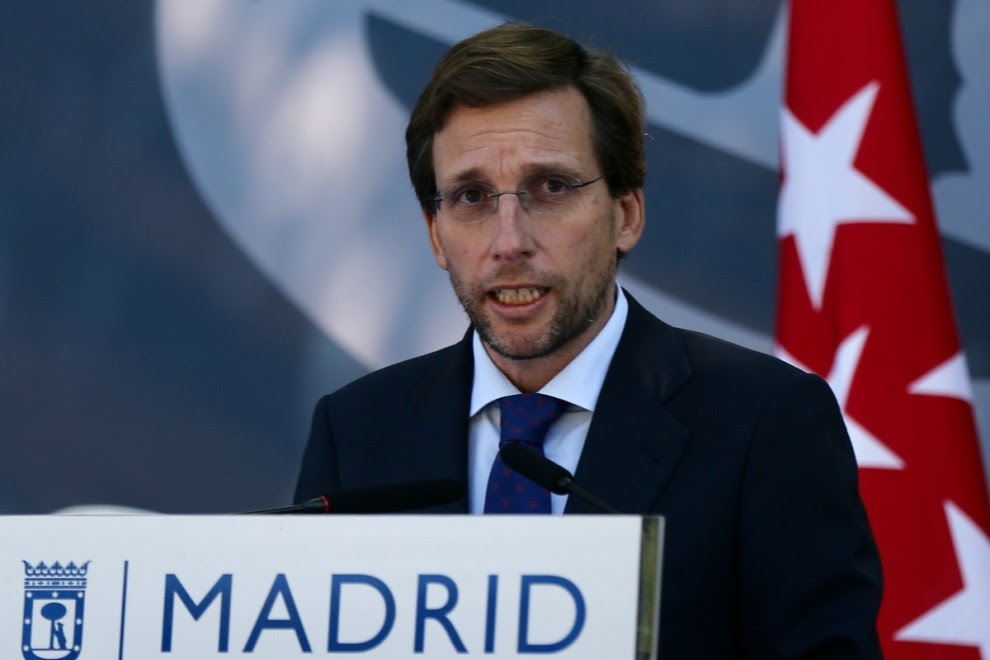 El alcalde de Madrid, José Luis Martínez-Almeida, interviene durante el acto de conmemoración de la festividad de San Juan Bautista, patrón de la Policía Municipal. — Cézaro De Luca /