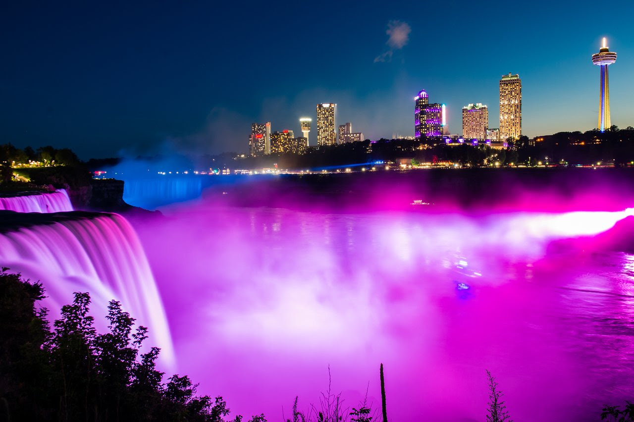 Niagara Falls by night