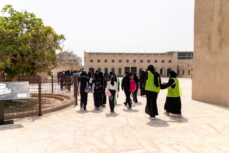 دائرة التنمية السياحية في عجمان تستضيف المعسكر الصيفي 2023 لطلبة المدارس بمتحف عجمان