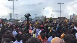 Le public lors d’un rassemblement du MRC à Yaoundé, le 1er octobre 2018. (VOA/Emmanuel Jules Ntap)