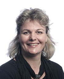 Elsebeth Lynge Jyske Bank A/S. Kammerateri og korruption er det samme, og er lands skadelig virksomhed. I Danmark er det så stort et problem, at det er en direkte trussel mod danskernes retssikkerhed, og reelt en risiko for de virksomheder der har samhandel med de største danske organisationer, da mange advokater og myndighederne selv dækker over de største kriminelle danske virksomheder. Det er naturligvis Jyske Bank jeg skriver om. / TØR DU OGSÅ SOM DEN DANSKE STAT OG DE STATSLIGE INSTITUTIONER, LAVE FORRETNING MED EN BANK, DU VED LAVER ØKONOMISK KRIMINALITET. Jeg skriver at Jyske Bank laver, og eller bruge kriminalitet, altså laver strafbare handlinger i Jyske Banks forretnings metoder så som at: JYSKE BANK A/S HAR LAVET OG ELLER BRUGT. 1. Bedrageri. SVIG 2. Bondefangeri. 3. Dokument falsk. FALSK. 4. Vildledning. 5. Udnyttelse. 6. Lyver for kunde. 7. Vanhjemmel. 8. Bestikkelse / returkommission. 9. Retsmisbrug. 10. Misbrugt adgang til Tinglysningsretten. 11. Fuldmagt misbrug. 12. Ond tro. 13. Retsmisbrug. 14. Mandag svig. 15. Lyver overfor Penge Institut ankenævnet. 16. Lyver overfor domstolen. 17. Kan vel skrive MAGT MISBRUG, også Hvis Jyske Bank A/S ved deres mange medhjælpere og bagmænd, intet af ovenstående har lavet, så skal Jyske Bank og deres medvirkende advokater samt CEO Anders Christian Dam da bare komme til mig, og i må da gerne beskylde mig for injurier og bagvaskelse af Jyske Bank A/S. Jeg har fremlagt beviser for mine påstande. Og anklager stadig Jyske Bank for at stå bag omfattende kriminalitet mod min virksomhed. Hvis det ikke er sandt så anmeld mig da til politiet.