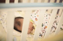 Las demandas de madres solteras a la Seguridad Social por "discriminación" en los permisos de paternidad se multiplican