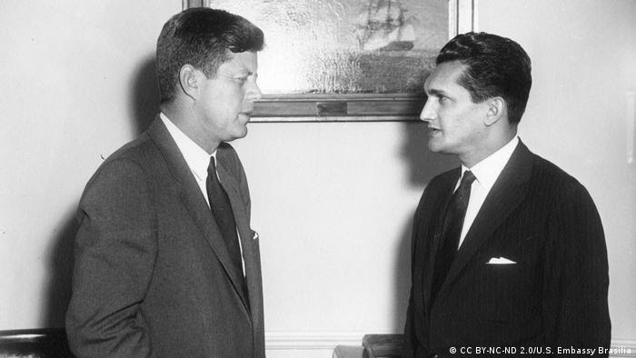 Em 1961, Celso Furtado foi a Washington para encontro com o então presidente dos EUA, John Kennedy Em 1961, Celso Furtado foi a Washington para encontro com o então presidente dos EUA, John Kennedy