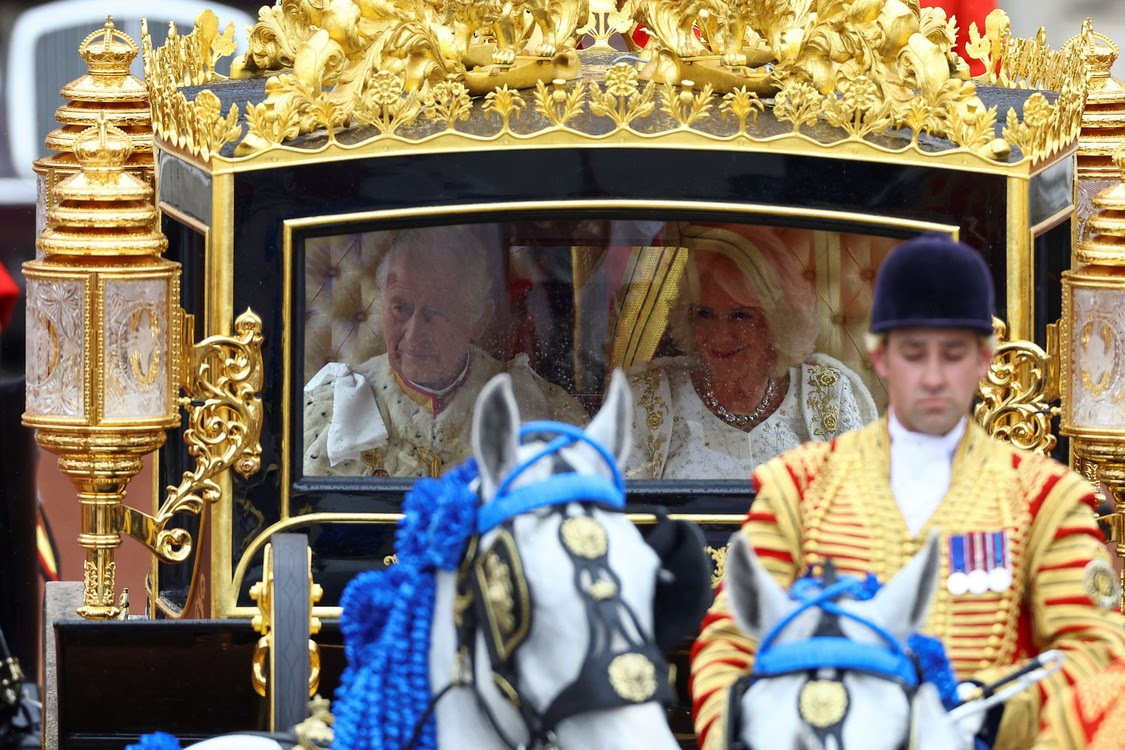 Vua Charles của Anh và Hoàng hậu Camilla.  REUTERS/Hannah McKay