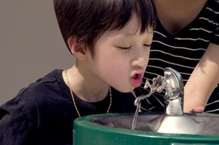 oy drinking from water fountain