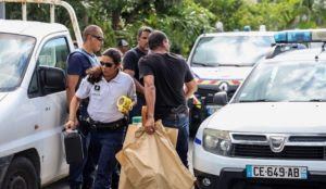 Reunion Island: Muslim screaming “Allahu akbar” threatens teen girl with knife inside police station