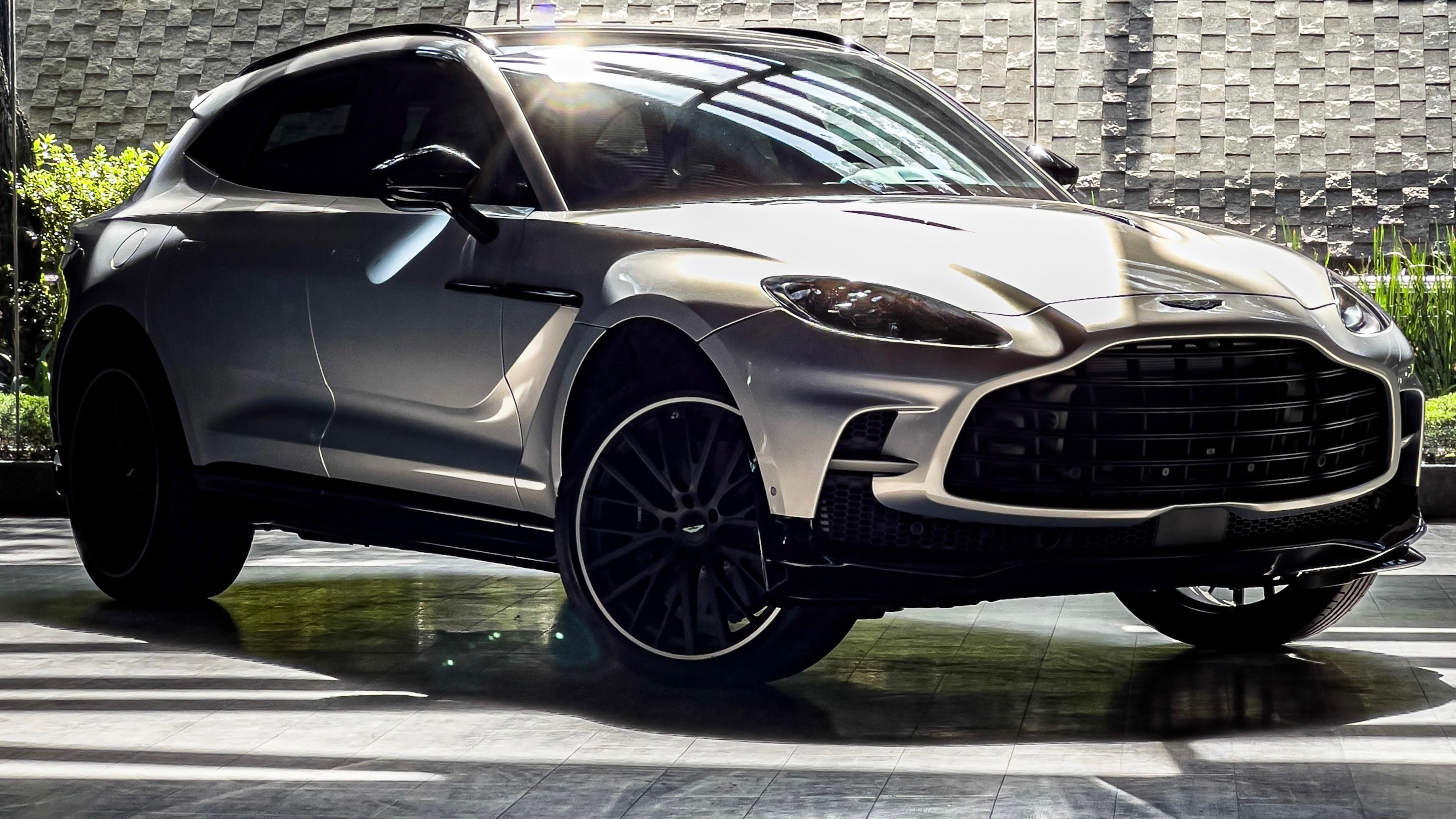 Presentamos Aston Martin DBX707 – American Industrial Magazine