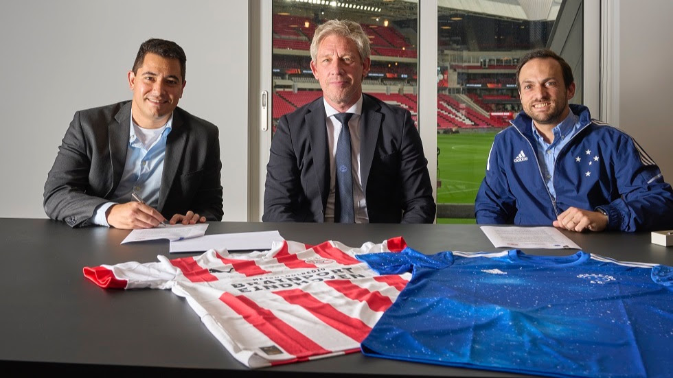 PSV firma alianza con el club brasileño Cruzeiro