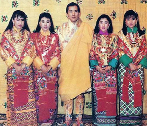 4-hoang-hau-la-chi-em-ruot-tai-quoc-gia-hanh-phuc-bhutan-3