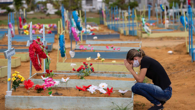 Brasil registra 148 mortes nas últimas 24 h; média volta a ficar acima de 100