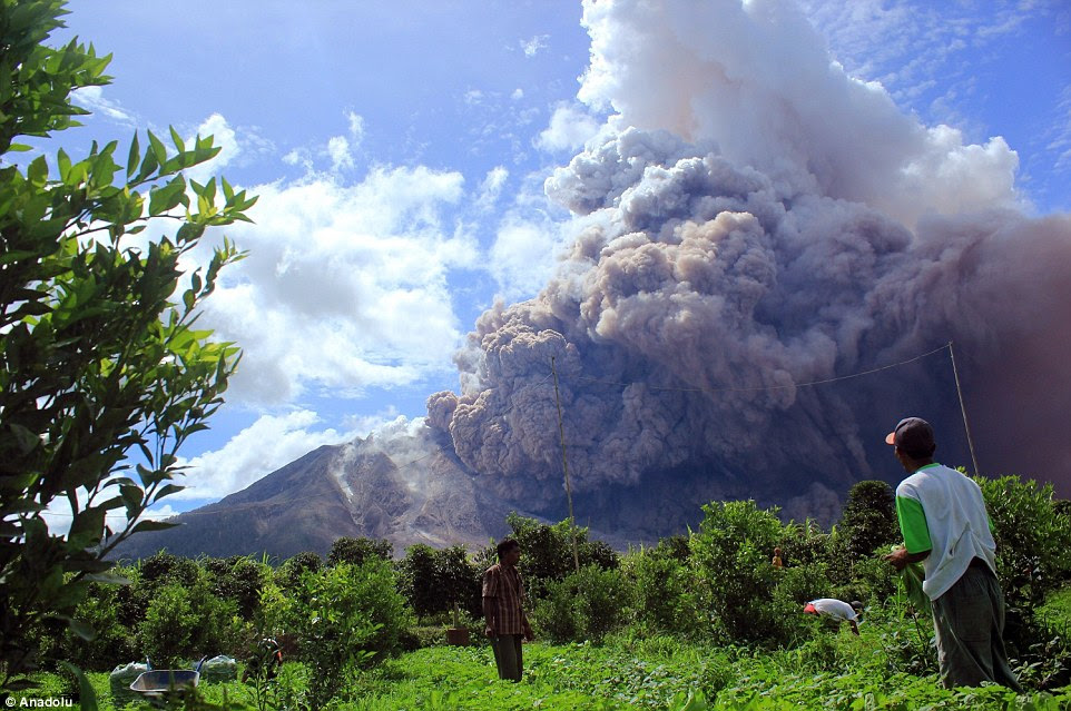Thousands of villagers flee as Indonesian volcano continues to spew rocks, ash and hot gas  2999768900000578-0-image-a-49_1434797806076
