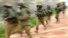 Illustrative image of soldiers of the Nahal Brigade during military training, Northern Israel. April 1, 2009.  (IDF Spokesperson / Flash 90.)