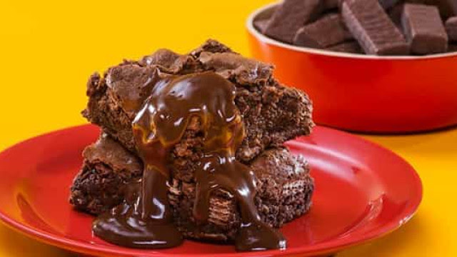 Que tal um brownie para adoçar o seu final de semana? Aprenda a receita