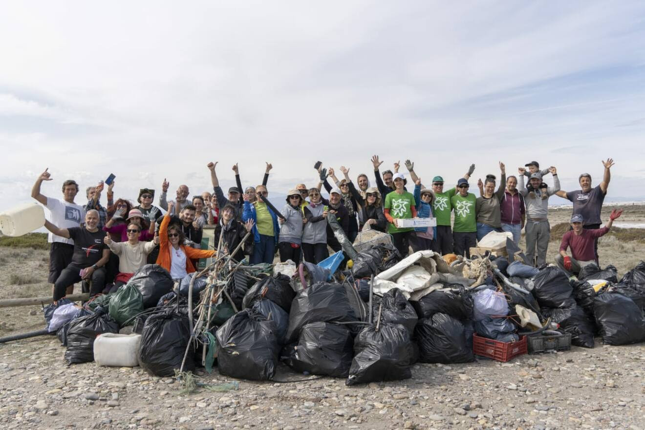 Activistas de Ecologistas en Acción cumplen diez años limpiando playas