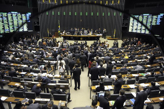 Congresso derruba veto de Bolsonaro e aprova formação de federação partidária