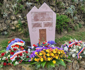 Biarritz - Commémoration du Génocide des Arméniens devant la Stèle de la Mémoire future au Monument aux Morts