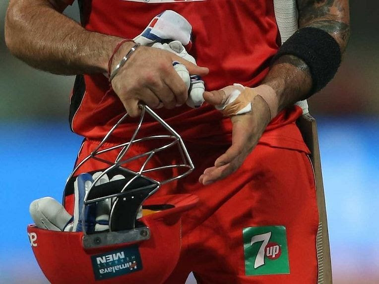 Virat scored a brilliant century despite having 9 stitches on his left hand