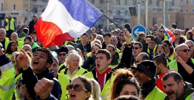Manifestantes de los 'chalecos amarillos' en Francia. / REUTERS - JEAN-PAUL PELISSIER