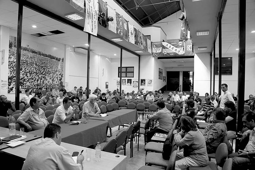 Mesa Representativa Nacional ampliada del PIT-CNT, ayer, en la sede de la central. Foto: Pablo Nogueira