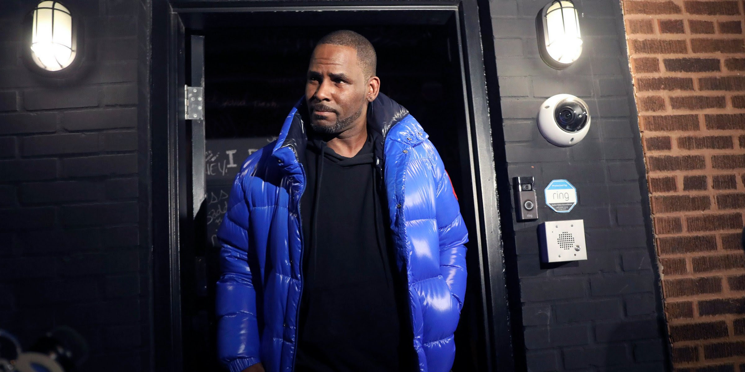 R.Kelly regained his freedom after he was able to post a $100k bail bond