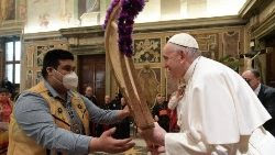 Le delegazioni dei Popoli indigeni del Canada incontrano Francesco in Vaticano / 04.2022