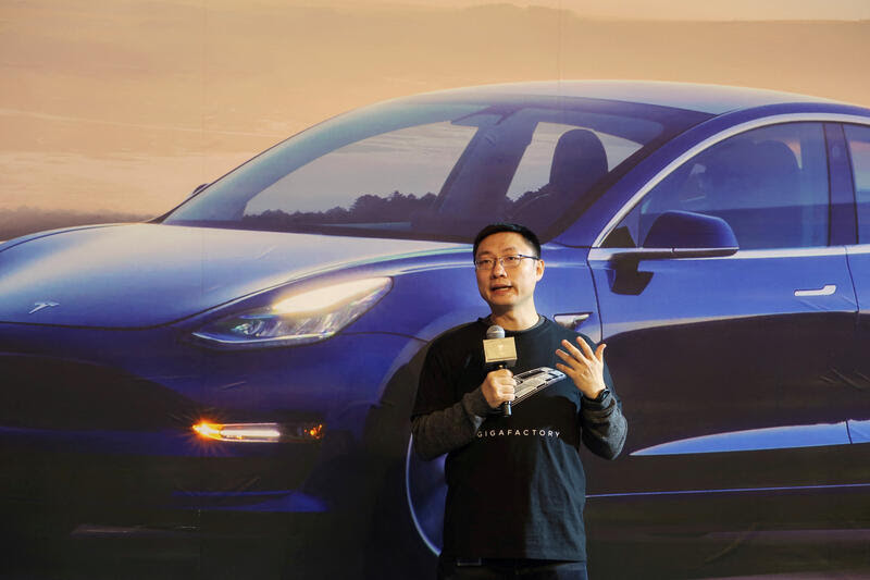 Tesla's China chief Tom Zhu speaks at a delivery ceremony for China-made Tesla Model 3 vehicles in the Shanghai Gigafactory of the U.S. electric car maker in Shanghai, China December 30, 2019. REUTERS/Yilei Sun/File Photo
