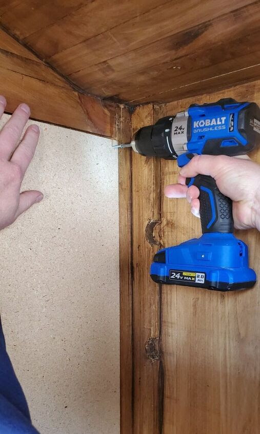 Screwing in plywood with drill