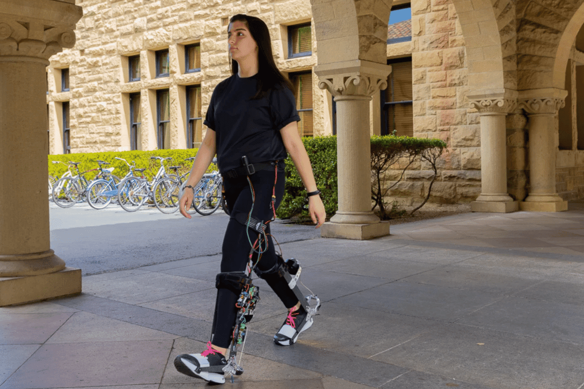 Stanford scientists have developed an exoskeleton that can boost walking efficiency without tethers