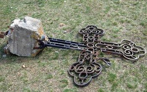 Lieux de culte profanés. Les indignations sélectives du préfet Strzoda Lieux de culte profanés. Les indignations sélectives du préfet Strzoda