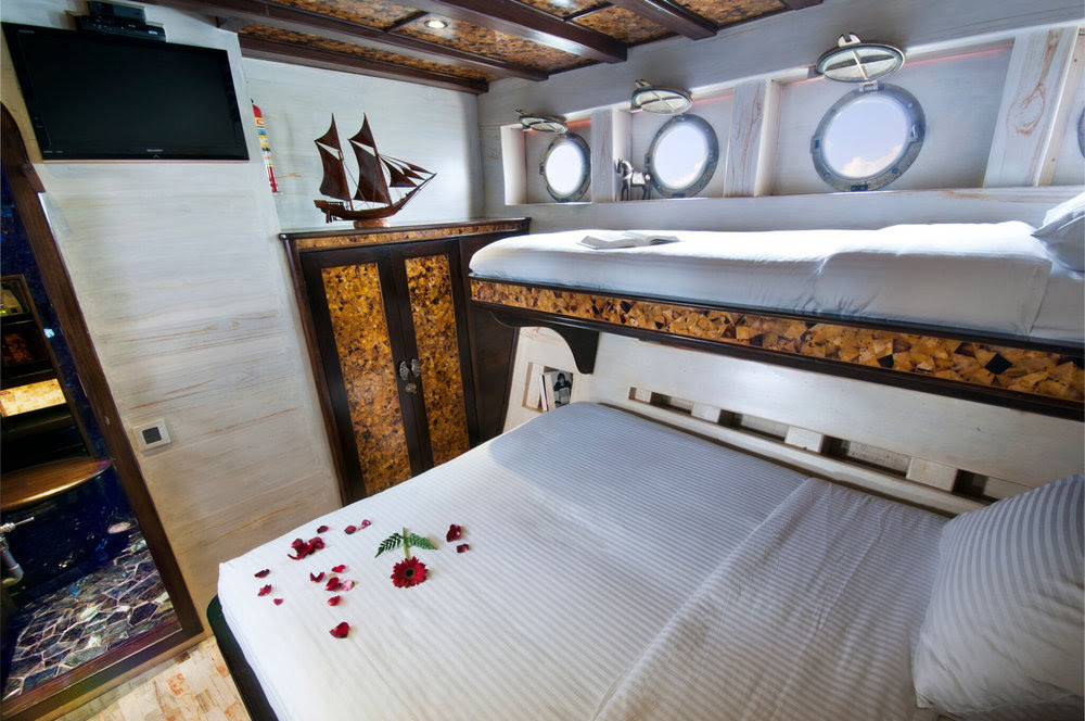 Mantamae Live Aboard Adventures.