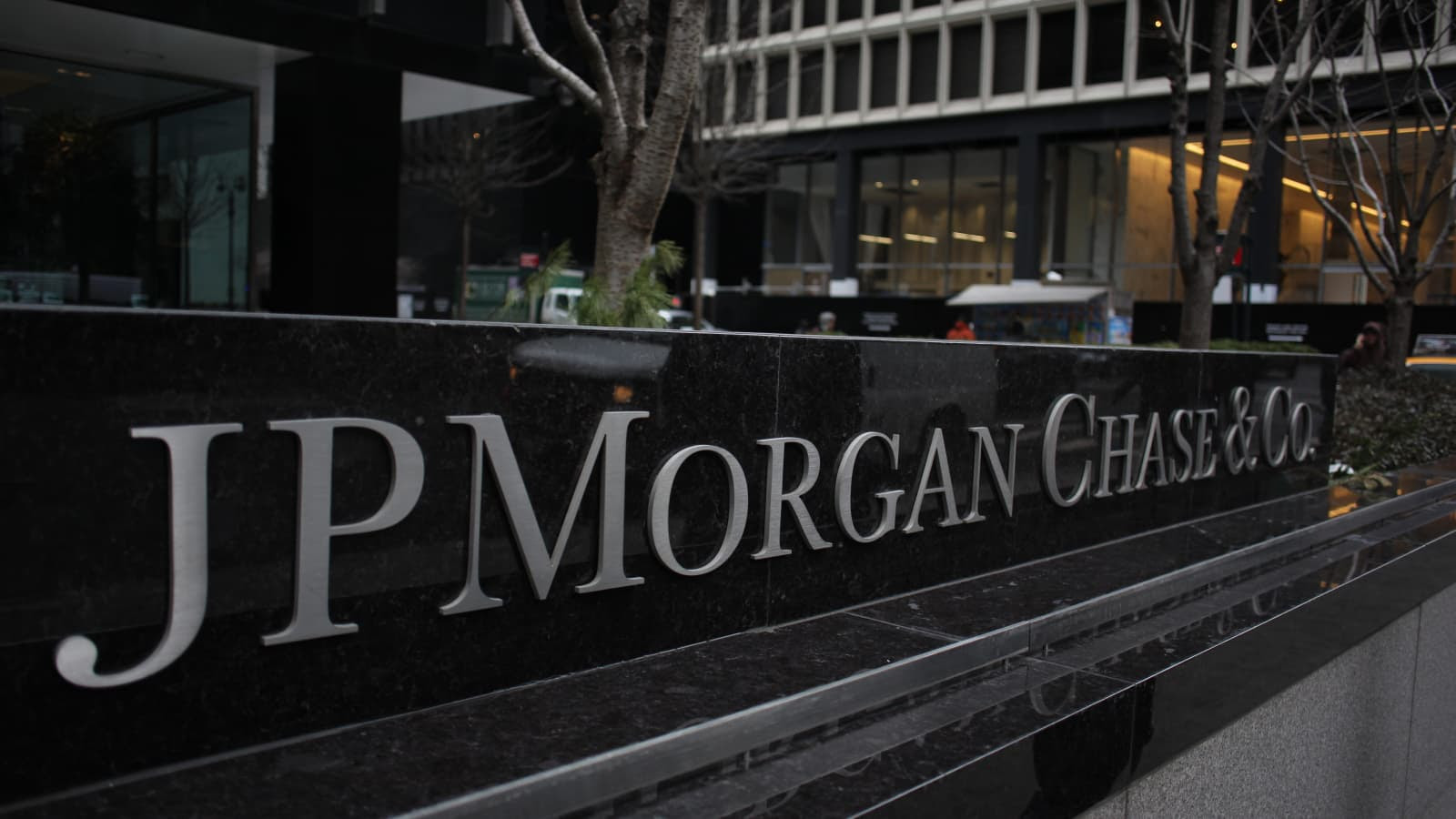 A JP Morgan Chase sign