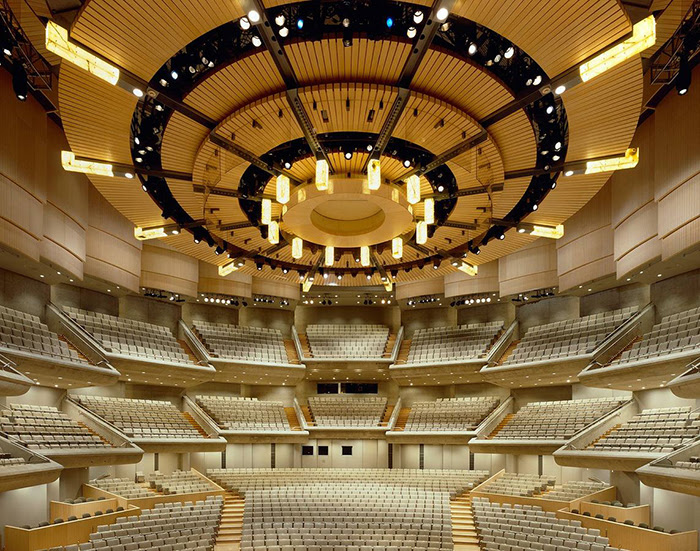 Концертный зал 'Рой Томсон-Холл' в Торонто: интерьер зала