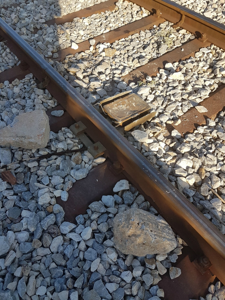 Αλεξανδρούπολη: Δολιοφθορά με στόχο τον εκτροχιασμό του τρένου ή απλή ανοησία; (φωτο)