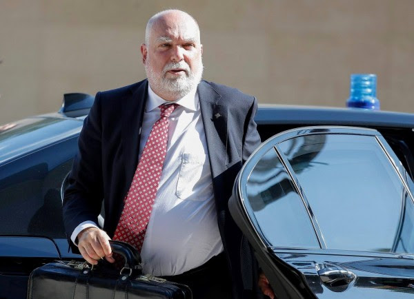 Bloomberg: Τι σηματοδοτεί η αποχώρηση Βίζερ