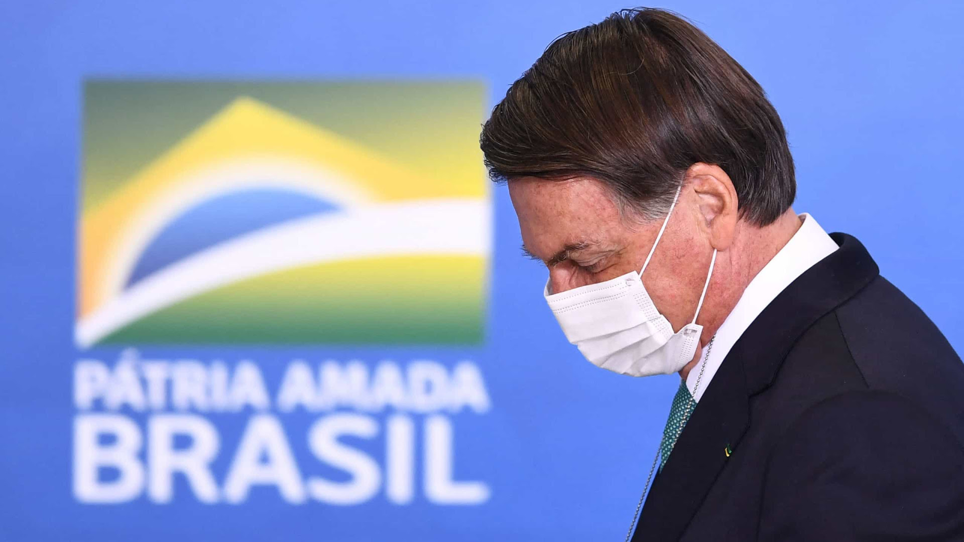 Com denúncias, Bolsonaro se vê cercado por ataques