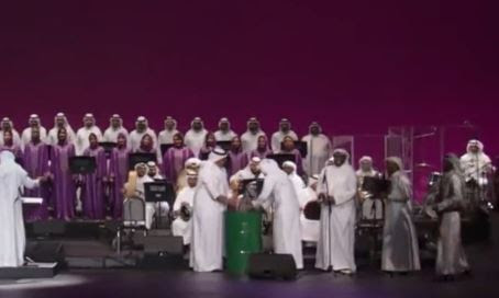 شاهد استخدام البراميل كأداة موسيقية خلال حفل الأوركسترا السعودية في نيويورك