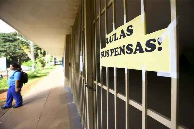CAPA_Governo do DF suspende aulas para evitar ampliação de casos do novo Corona Vírus