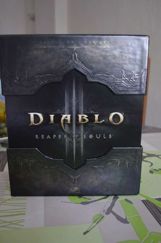 Diablo 3 Reaper of Soul Edition Collector Unboxing / Le livre de Cain / Le livre de Tyraël. (2/6)
