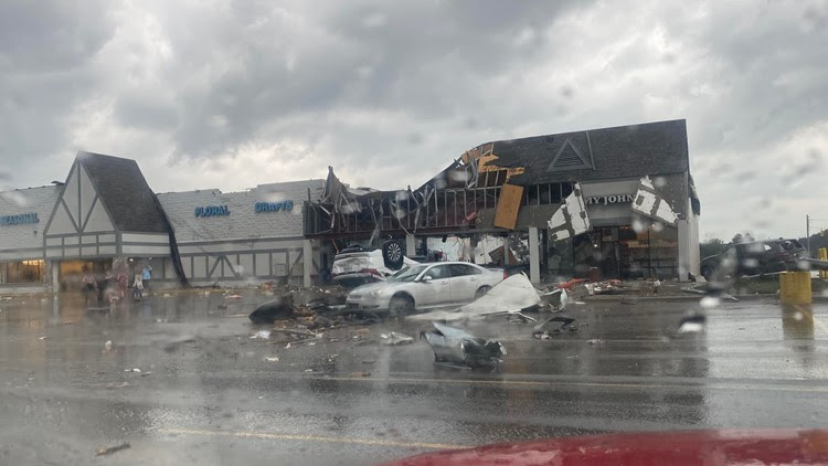Gaylord, Michigan tornado causes damage | wzzm13.com