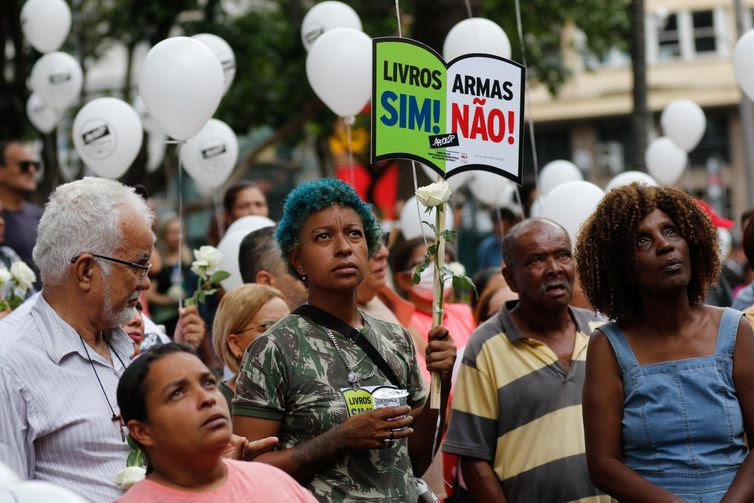 São Paulo (SP), 29/03/2023 - Professores de São Paulo protestam contra a violência nas escolas em frente à Secretaria de Educação, na Praça da República, após o ataque na escola Thomazia Montoro.  Foto: Fernando Frazão/Agência Brasil