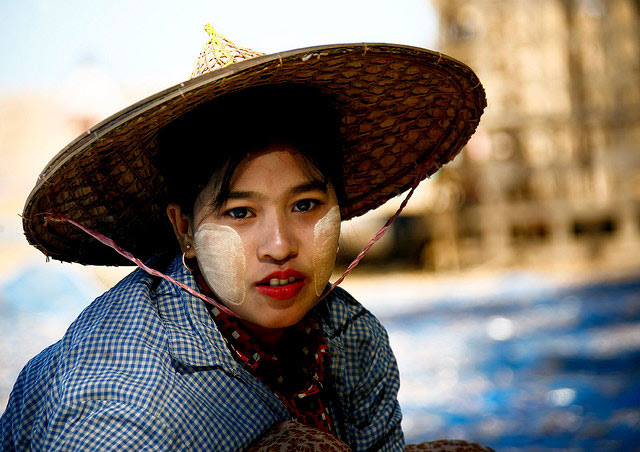 http://chicquero.files.wordpress.com/2012/03/international-womens-day-chicquero-myanmar.jpg?w=800