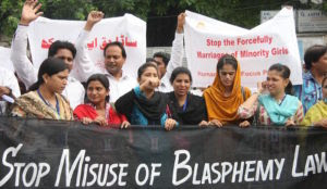 Pakistan: Muslims accuse Christian nurses of blasphemy, enraged Muslim mob gathers, one of the nurses is stabbed
