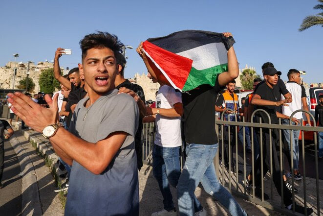 Des Palestiniens manifestent contre la présence d’Itamar Ben-Gvir, chef du parti d'extrême droite, à Jérusalem-Est, le 10 juin 2021. © Photo Emmanuel Dunand / AFP