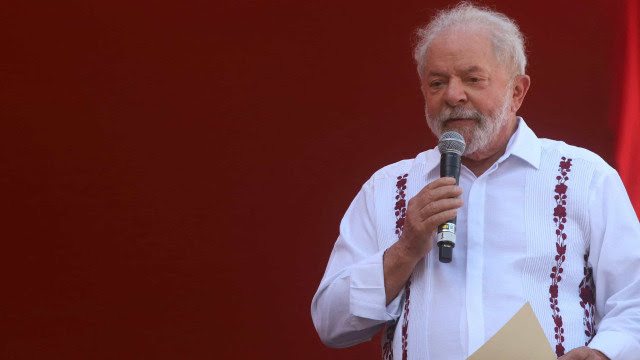 Lula tem 51% dos votos válidos e mantém chance de vencer no 1º turno