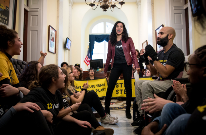 Varshini Prakash, une des fondatrices de Sunrise, lors d'un sit-in au Congrès en novembre 2018. © Sunrise