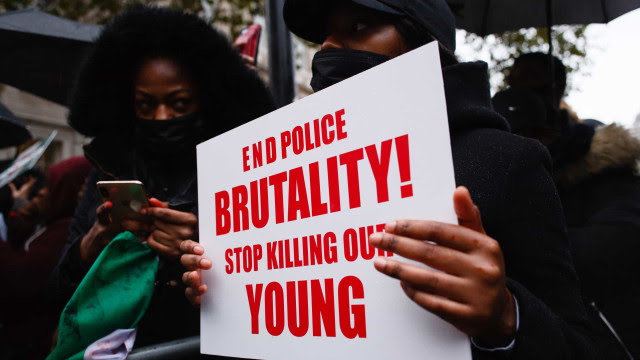 Protestos contra violência policial deixam 56 mortos e fecham escolas na Nigéria