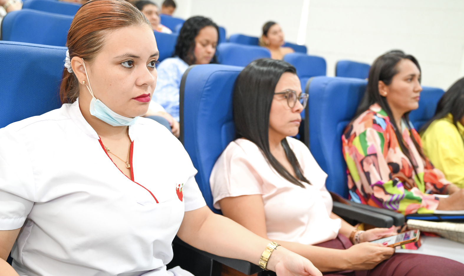 Profesionales del área de la salud asistentes al evento