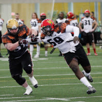Alex Ogbongbemiga partipating in one-on-one drills. CFL/Anthony Houle