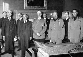 Otra vez Chamberlain y Hitler, esta vez junto a Dudelier y Mussolini
